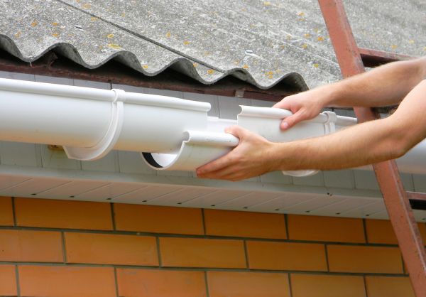 Cost of Gutter Hanging in Ames